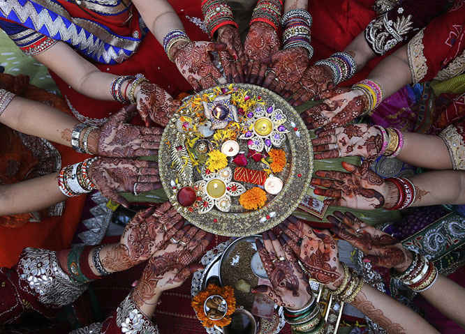Teejdi - Festivo Sindhi - El Tercer Dia despues de la luna llena