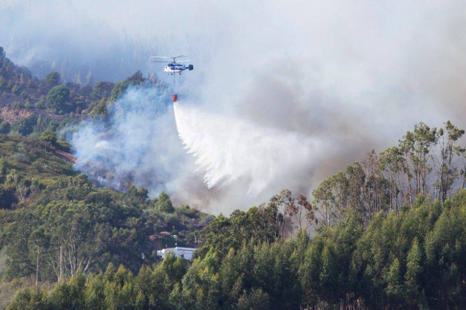 Helicopter en incendio gran canaria