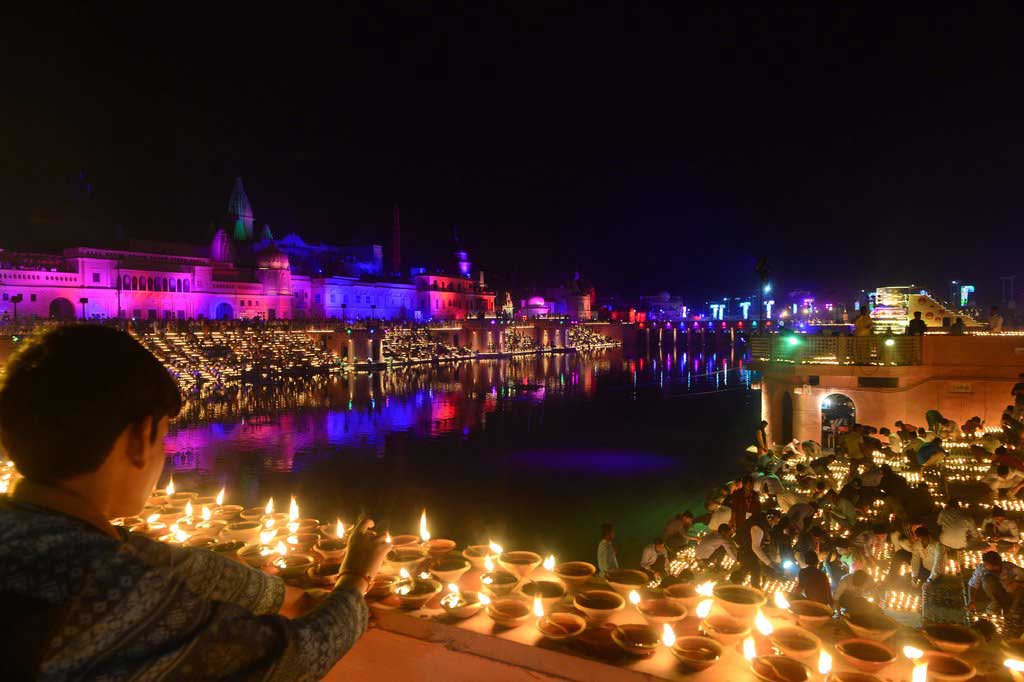 300,000 velas en Ayodhya - India