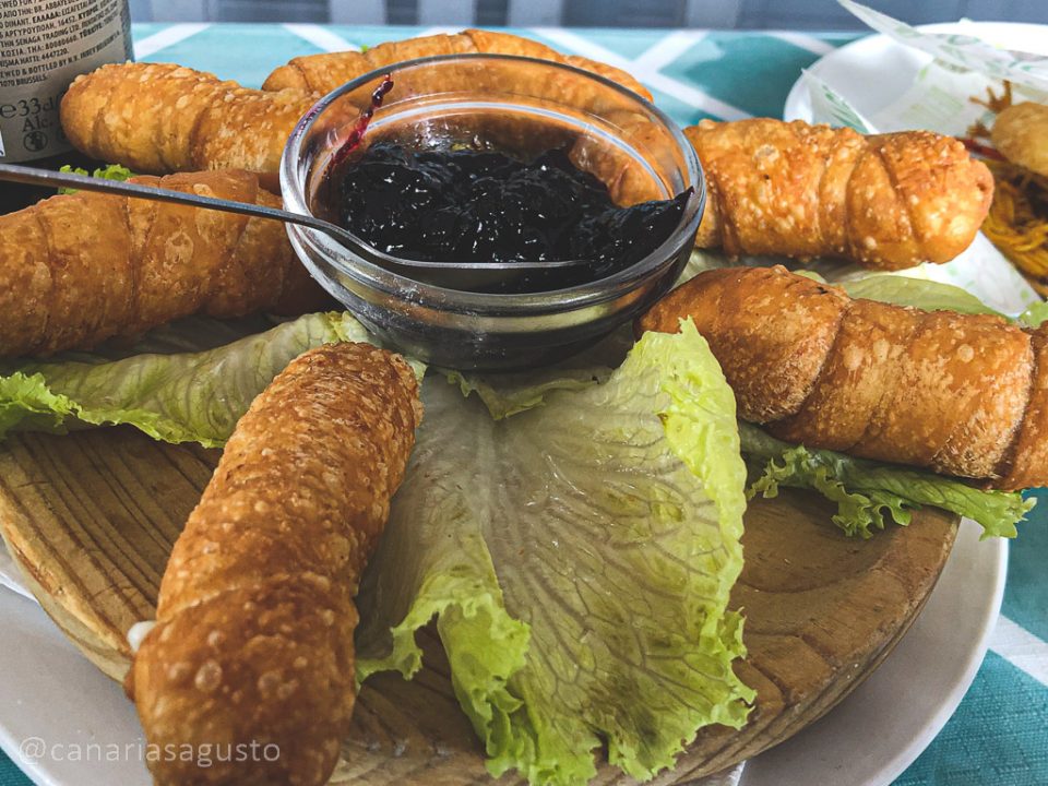 tequenos relleos de queso gouda