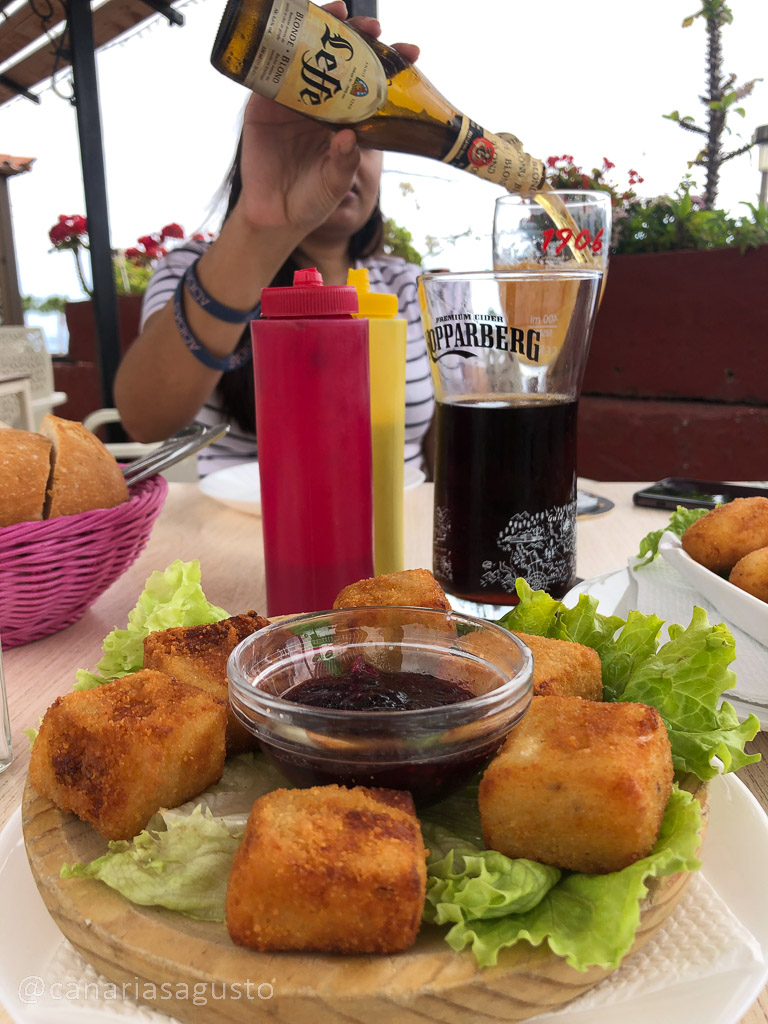 Queso frito con mermelada