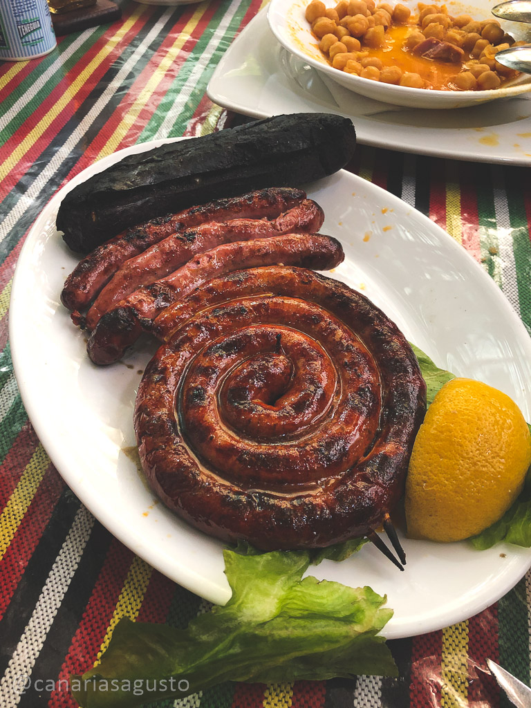 combinado de carne a la brasa canaria en el restaurante el cordero